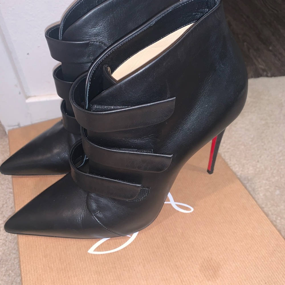 Christian Louboutin Black ankle boot 39